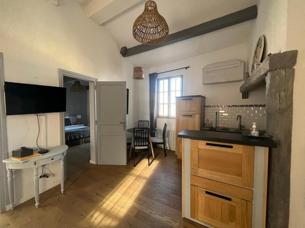 Appartement A 50 M De La Place Aux Herbes ユゼ エクステリア 写真