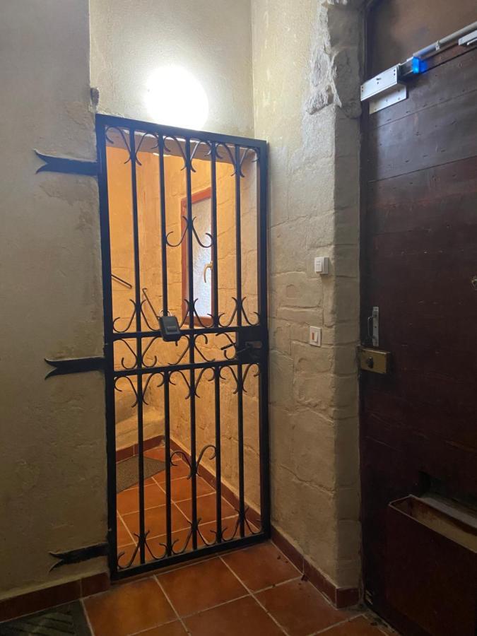 Appartement A 50 M De La Place Aux Herbes ユゼ エクステリア 写真